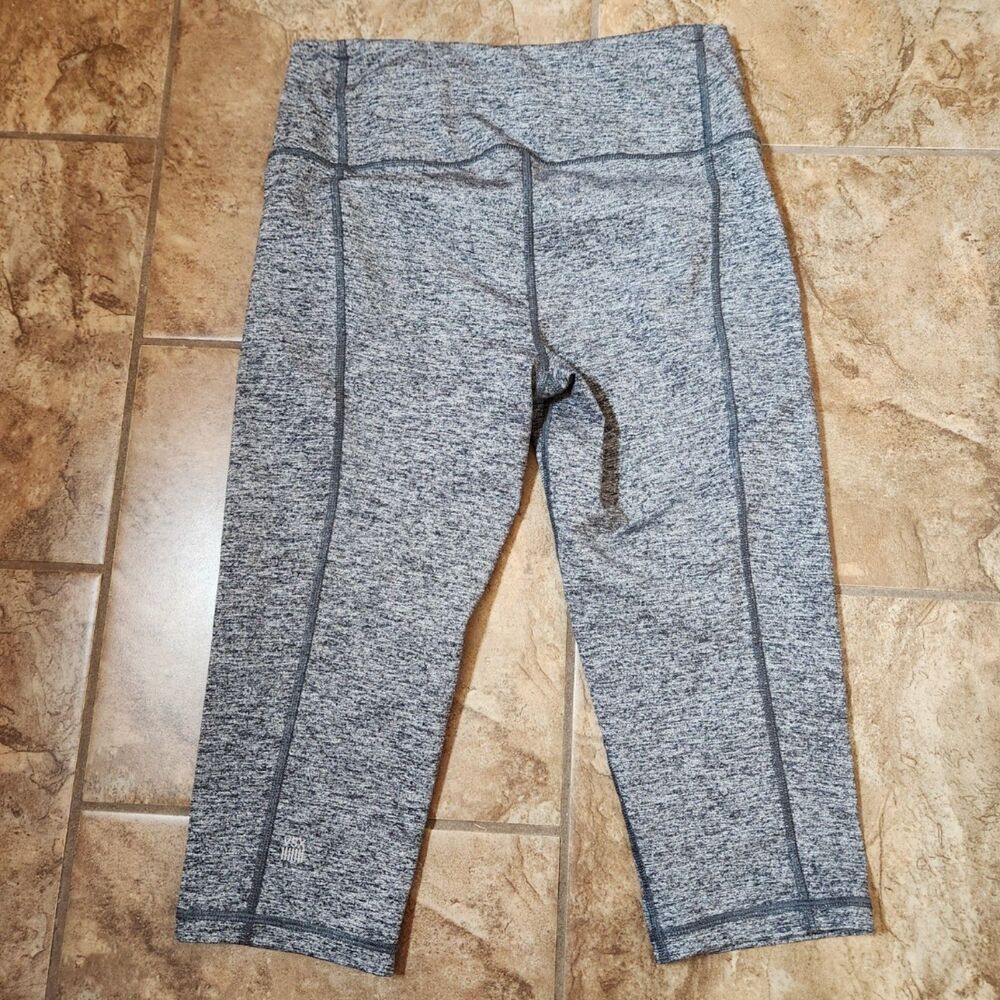 Victoria’s Secret VSX Knockout Crop Capris Women’s Medium Gray